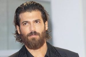 Can Yaman smentisce la sua presenza a Sanremo 2022