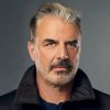 Chris Noth torna sui social dopo le accuse di violenza: “È un’emozione…”