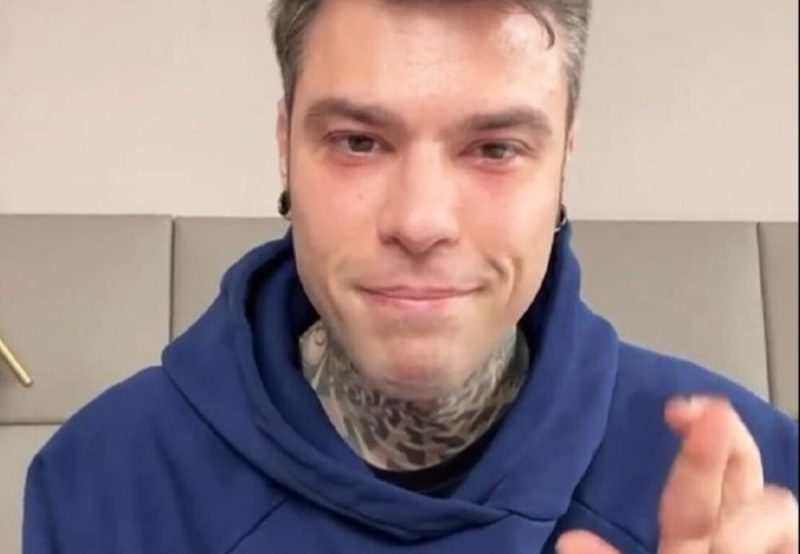 Fedez torna sui social dopo l’annuncio: cosa sappiamo della sua malattia