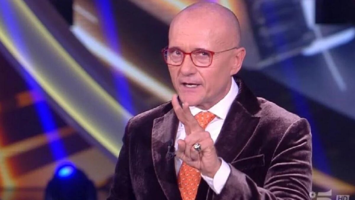 Gf Vip, Alfonso Signorini smentisce ogni cosa: “Katia Ricciarelli…”