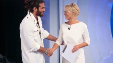 Can Yaman tornerà a C’è Posta Per Te? Maria De Filippi lo vuole