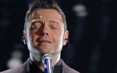 Tiziano Ferro annuncia il divorzio e cancella gli impegni: “La mia priorità è…”