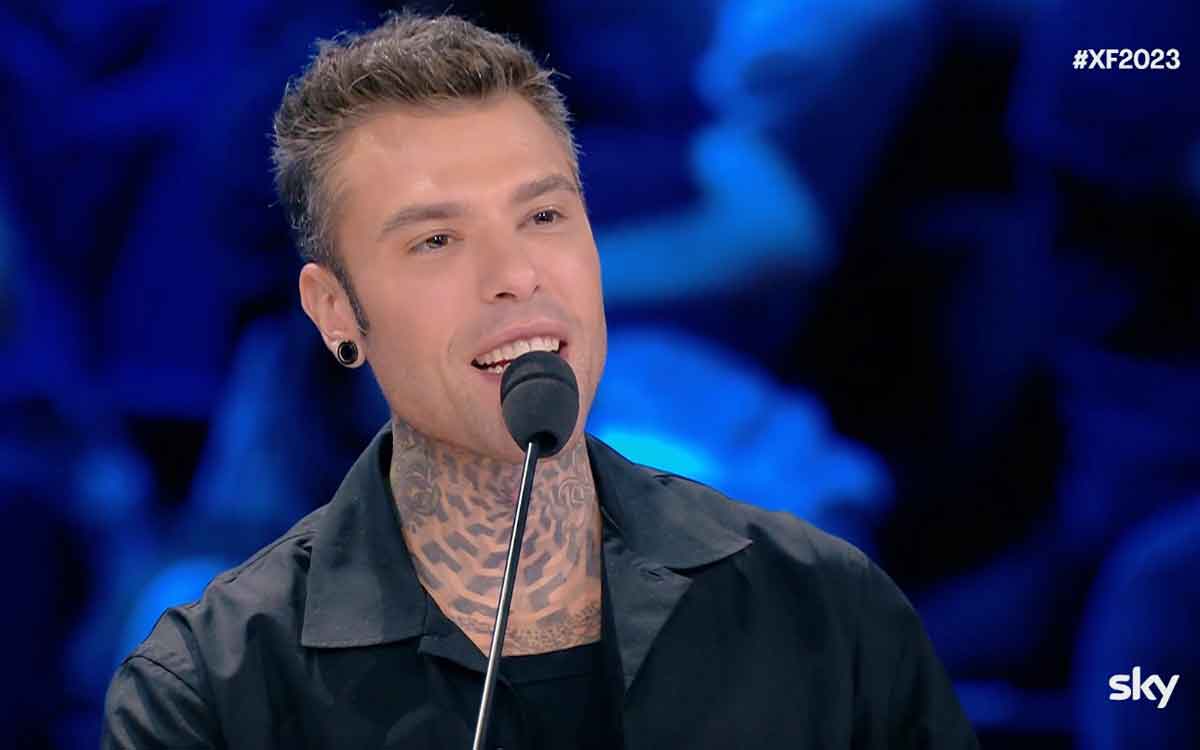 X-Factor, Fedez sostituito ai live? Il rapper rompe il silenzio: cos’hanno deciso i medici