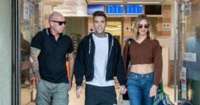 Fedez dimesso dall’ospedale, le prime parole dopo il ricovero: “Non sarei qui senza…”