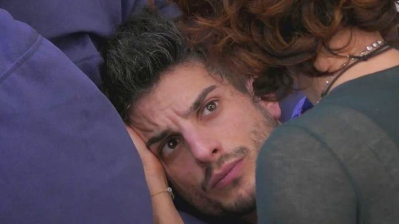 Grande Fratello, Garibaldi non sta bene, arriva il medico: rischia di abbandonare il reality?