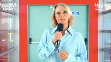 Uomini e Donne, lo Spot con Maria De Filippi provoca reazioni: arriva la replica di Raffaella Mennoia