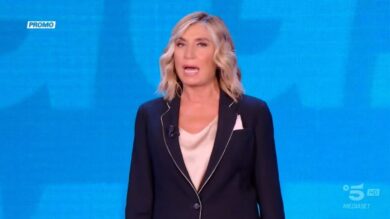 Pomeriggio 5, Mediaset le tenta tutte: Myrta intanto “cancella” Barbara D’Urso