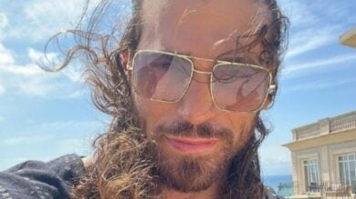 Can Yaman “assalito” dalle Fan all’Isola delle Femmine. Da non credere!