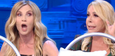 Amici, Lorella Cuccarini contro Anna Pettinelli: “Manipolatrice e bugiarda”