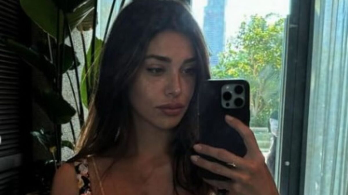 Belen Rodriguez vola a Dubai e risponde a chi le chiede perché “scappa”