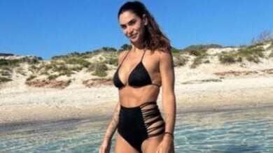 Melissa Satta e Carlo Gussalli Beretta: baci appassionati in Sardegna