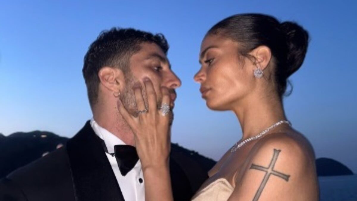 Elodie, la vacanza in barca con Andrea Iannone: “Dopo la lite, torna la pace”