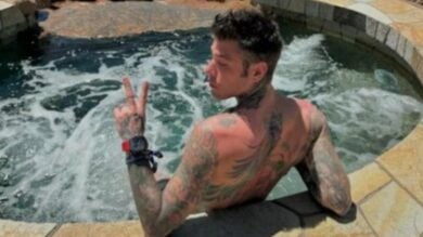 Fedez, il weekend a Villa Matilda con Leone e Vittoria