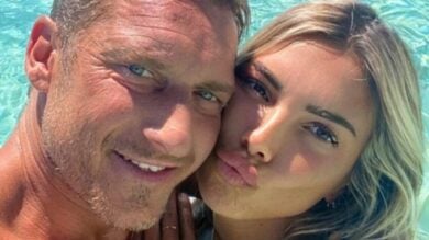 Francesco Totti, pulizie domestiche con Noemi Bocchi: “Non si era mai visto”