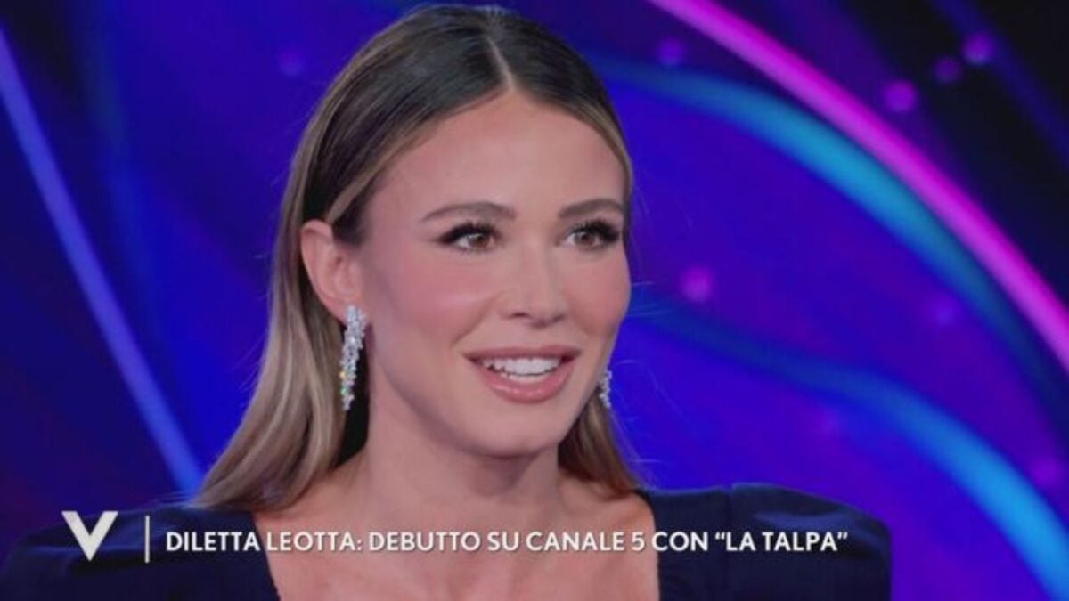 Diletta Leotta “pilotata”: conduce La Talpa con un auricolare