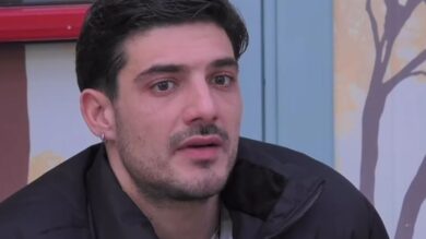 Grande Fratello, Lorenzo in crisi confessa a Shaila: “Ci sono tante cose che non sai di me”